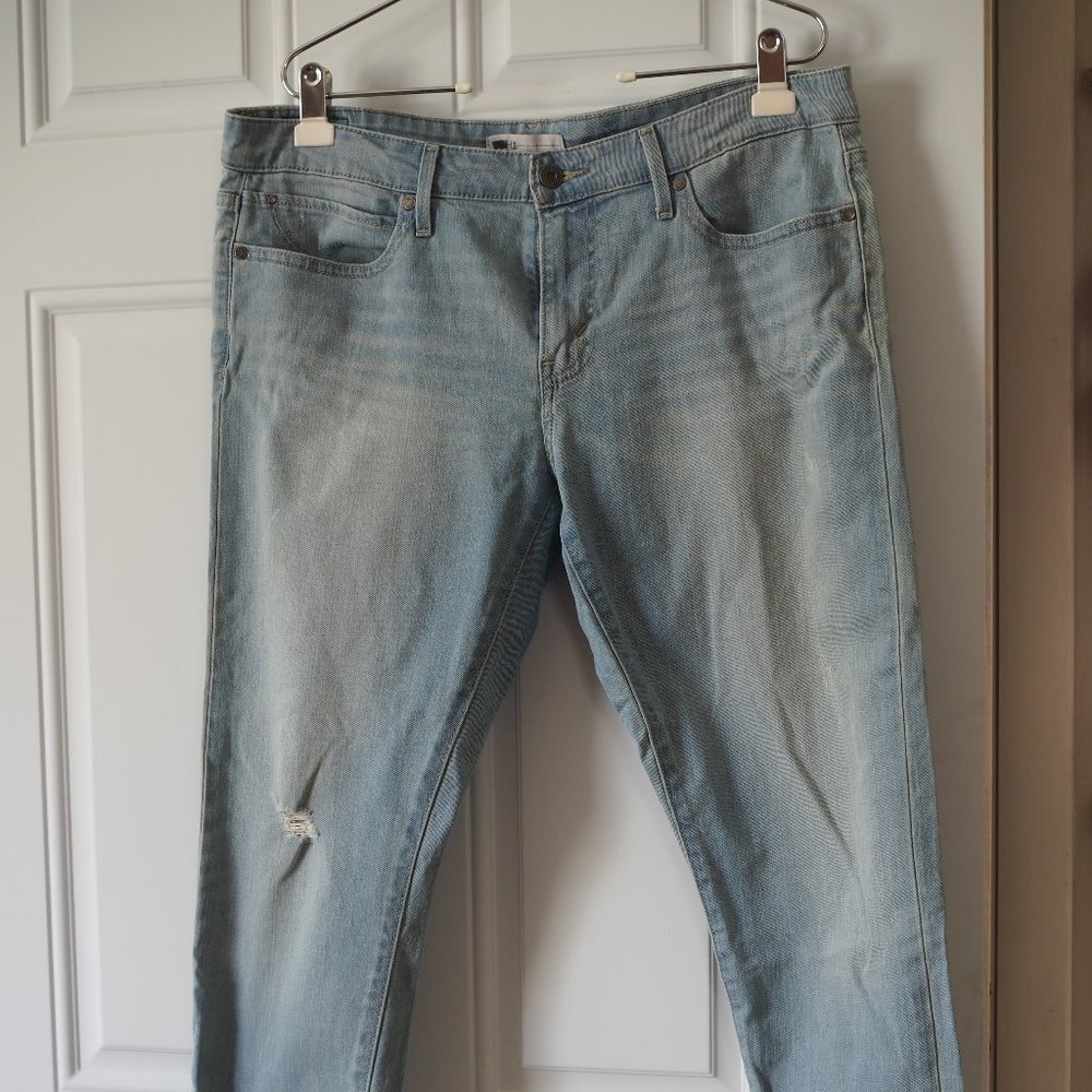 Levi light wash skinny jeans